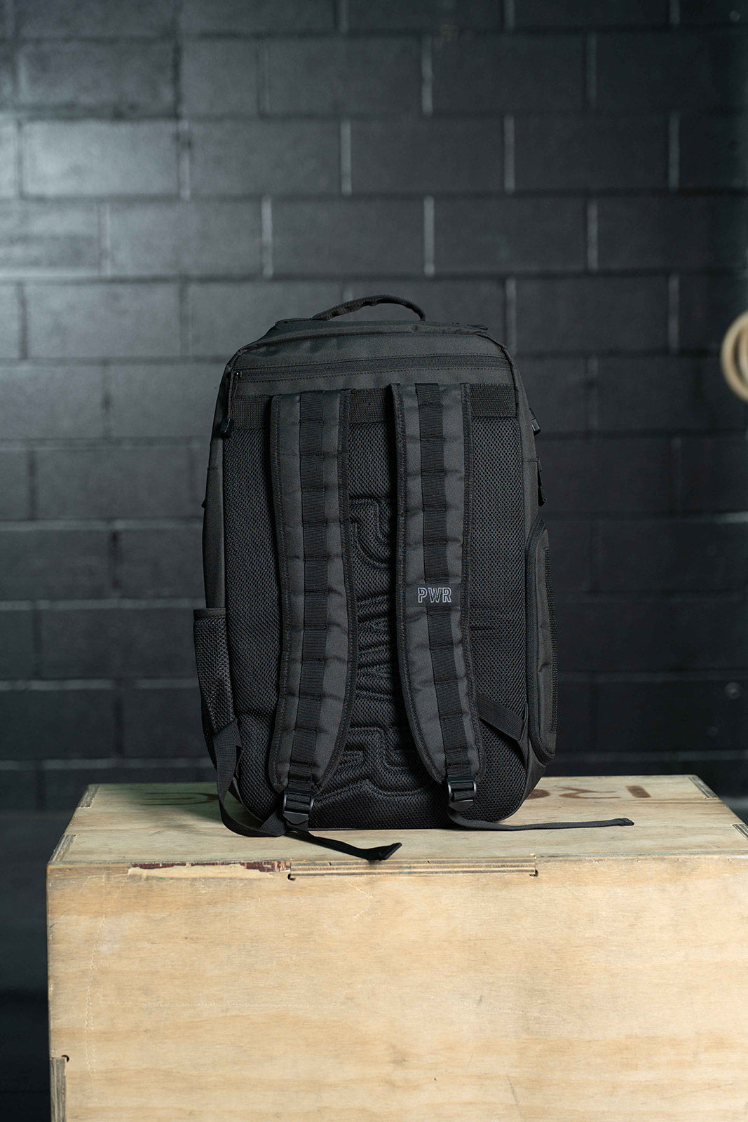 V2 backpack solid black (pre-sale)