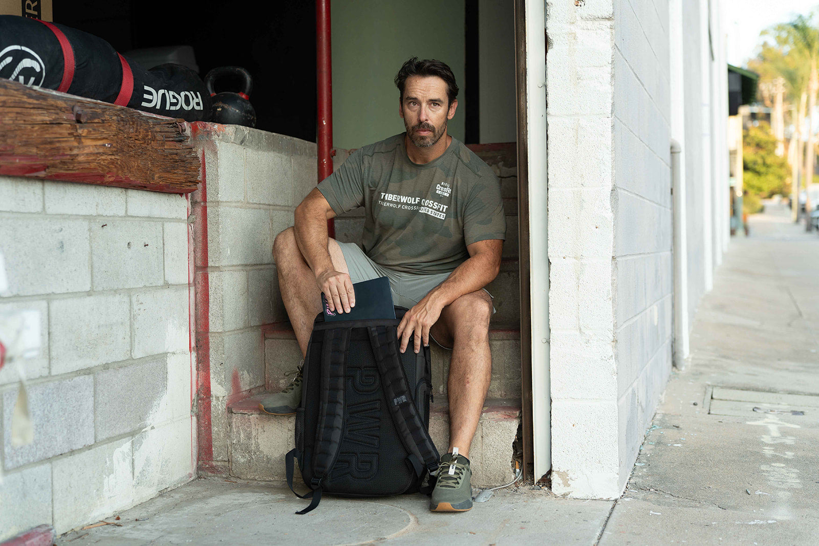 V2 backpack solid black (pre-sale)